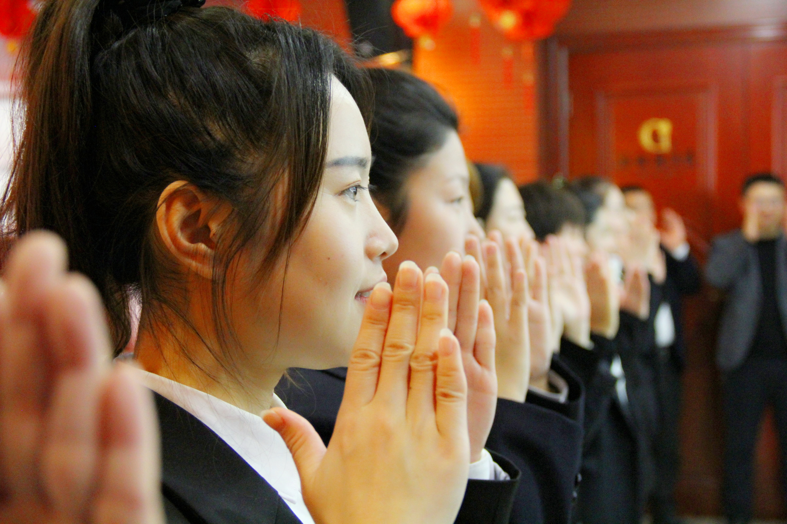 全面提升服務(wù)質(zhì)量，樹立良好企業(yè)文化！