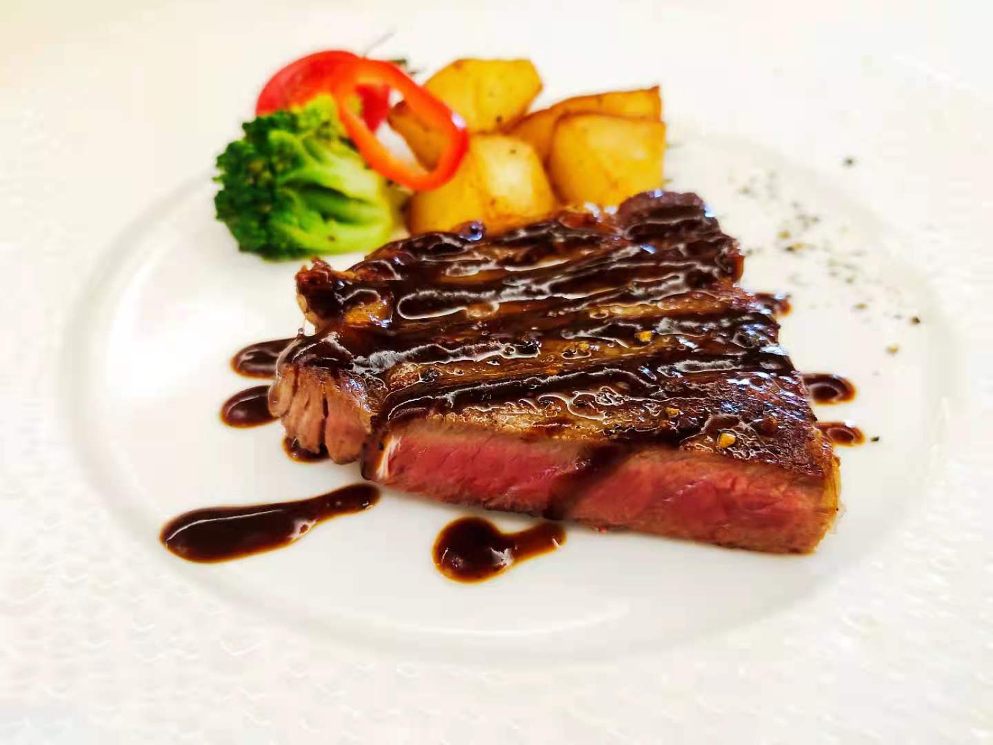 原價(jià)78元的牛排套餐只賣(mài)8.88元，吃起來(lái)就是個(gè)這？！